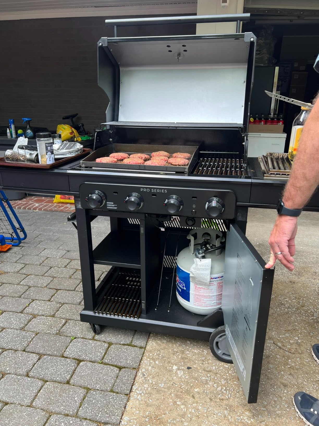 Charbroil Pro Series with Amplifire Infrared Technology 4-Burner Propane Gas Grill and Griddle Cabinet, Black - 463279224 customer photo 2