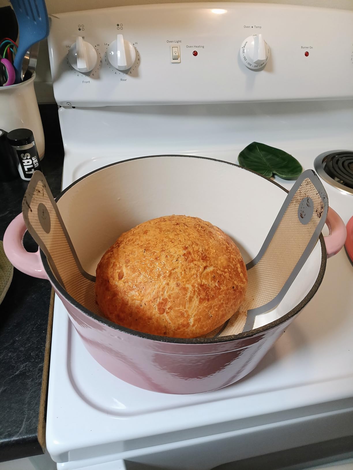 Overmont Enameled Cast Iron Dutch Oven - 7QT Pot with Lid Cookbook & Cotton Potholders - Braising, Stews, Roasting, Sourdough Baking, Cream White customer photo 1