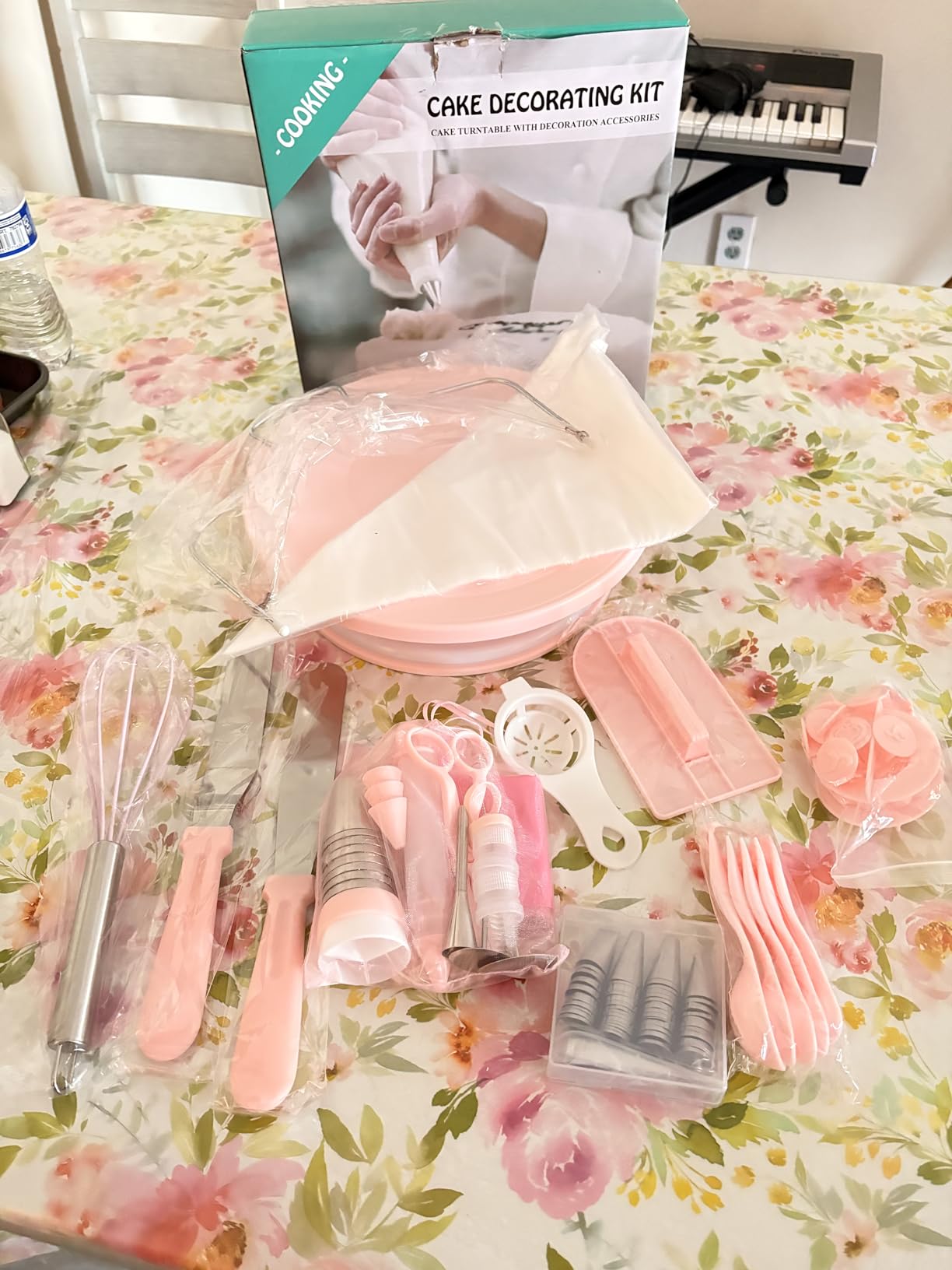 Cake Decorating Kit, 137pcs Cake Decorating Supplies with Cake Turntable for Decorating, Pastry Piping Bag, Russian Piping Tips Baking Tools, Cake Baking Supplies for Beginners(Light Pink) customer photo 1