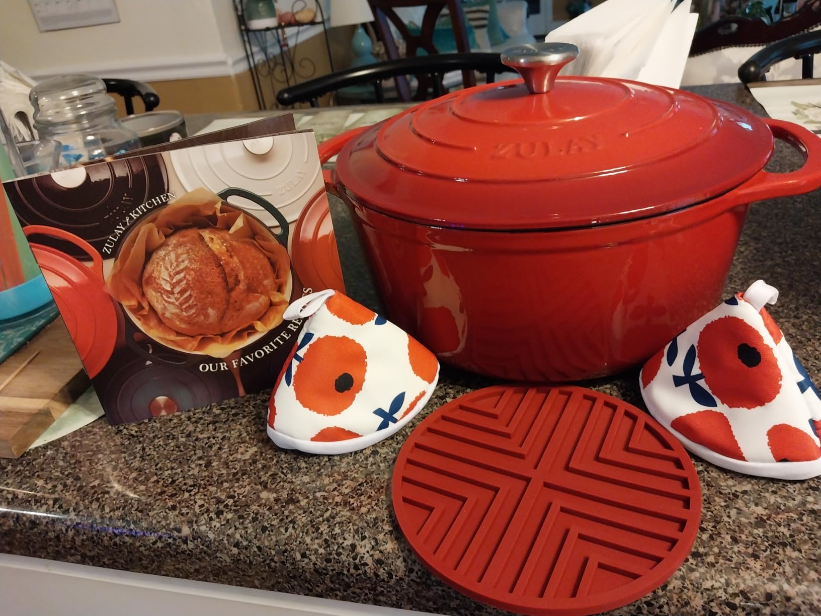 Zulay Kitchen 6.4QT Enameled Cast Iron Dutch Oven Pot with Lid, Heat Pad & Trivet, Heavy-Duty Soup Pot for Stews, Braising, Roasting & Sourdough Bread Baking, Oven Safe up to 500F - Ablaze Red customer photo 1