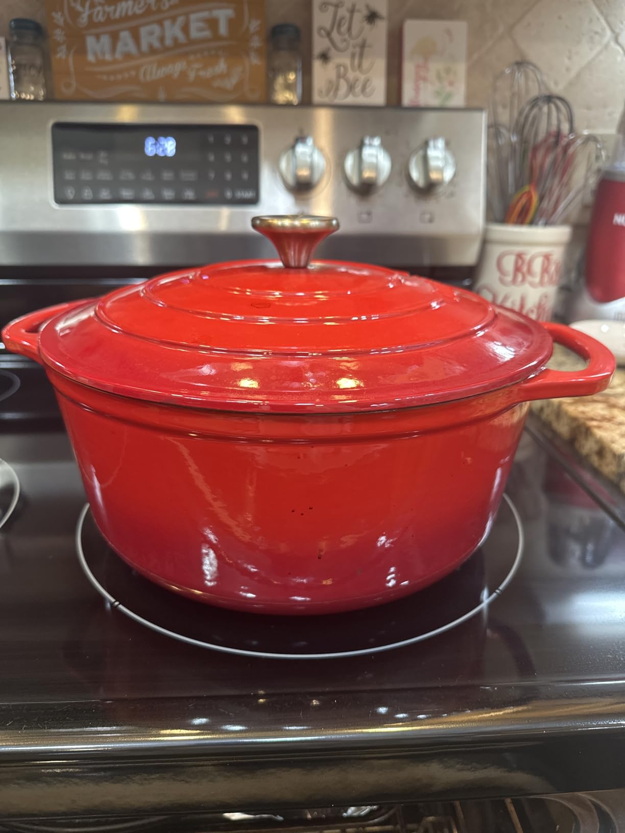 Zulay Kitchen 6.4QT Enameled Cast Iron Dutch Oven Pot with Lid, Heat Pad & Trivet, Heavy-Duty Soup Pot for Stews, Braising, Roasting & Sourdough Bread Baking, Oven Safe up to 500F - Ablaze Red customer photo 2