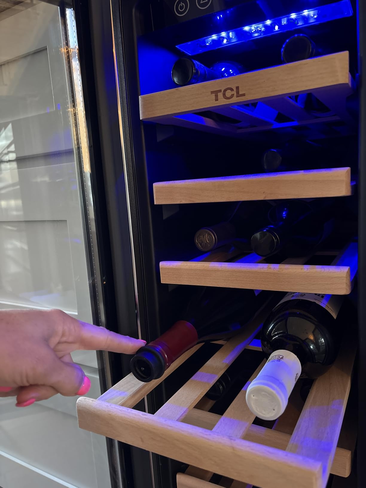 WOTOR Wine Saver Vacuum Pump with 4 Stoppers, Wine Stopper & Preserver, Reusable Bottle Sealer Keeps Fresh customer photo 2