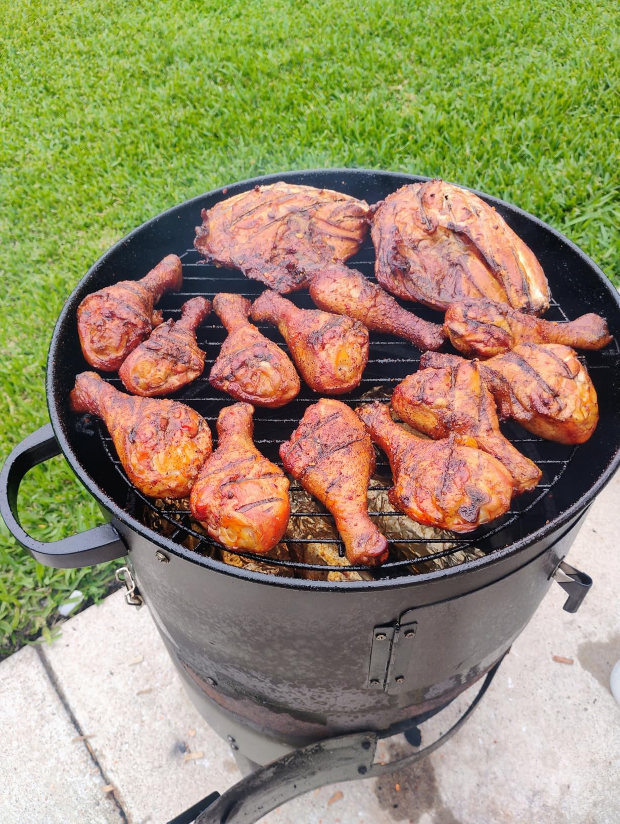 Amazon Basics 16 inch Vertical Charcoal Outdoor Smoker, BBQ Grill, with Built-in Thermometer, 2-Layer Design, Adjustable Air Supply Control, Black customer photo 1