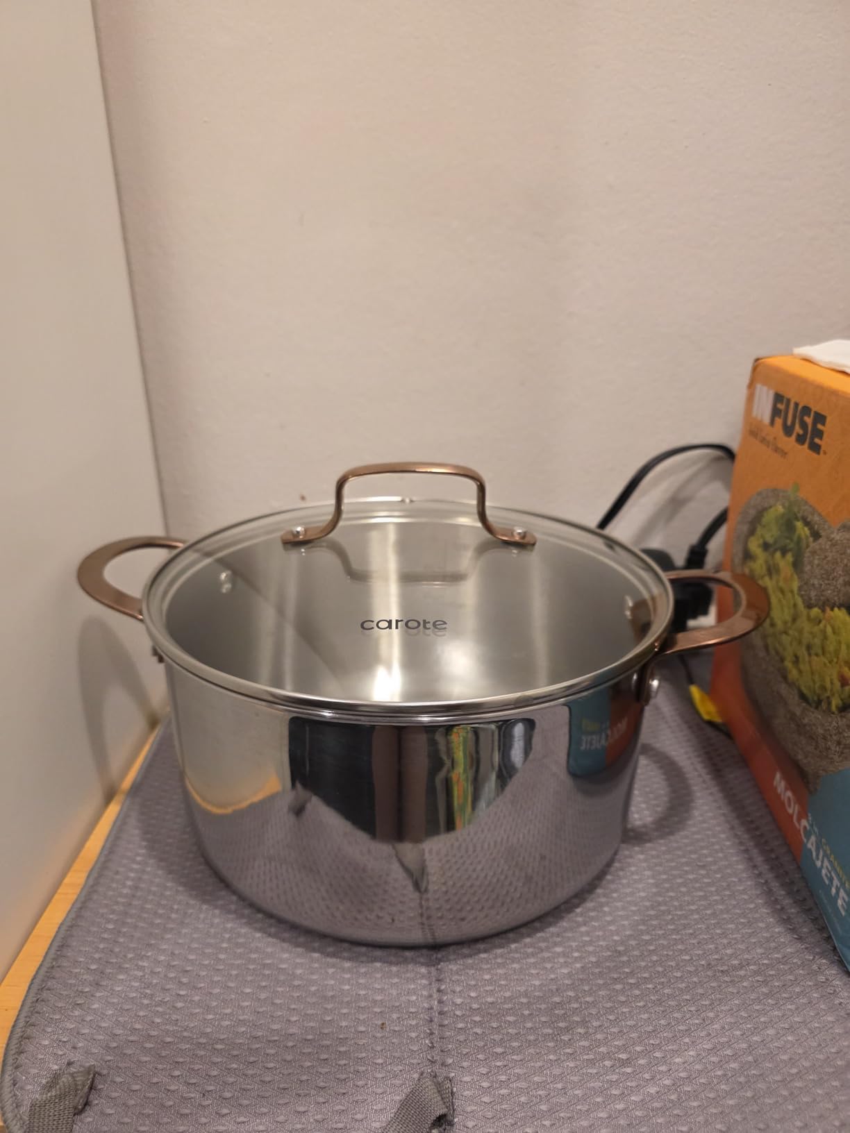 CAROTE 8 Qt Tri-Ply Stainless Steel Stockpot, Non-Toxic Stock Pot with Lid, Soup Pot for Pasta, Even Heating, Oven Safe, Induction, Ceramic and Gas Cooktops Compatible customer photo 2