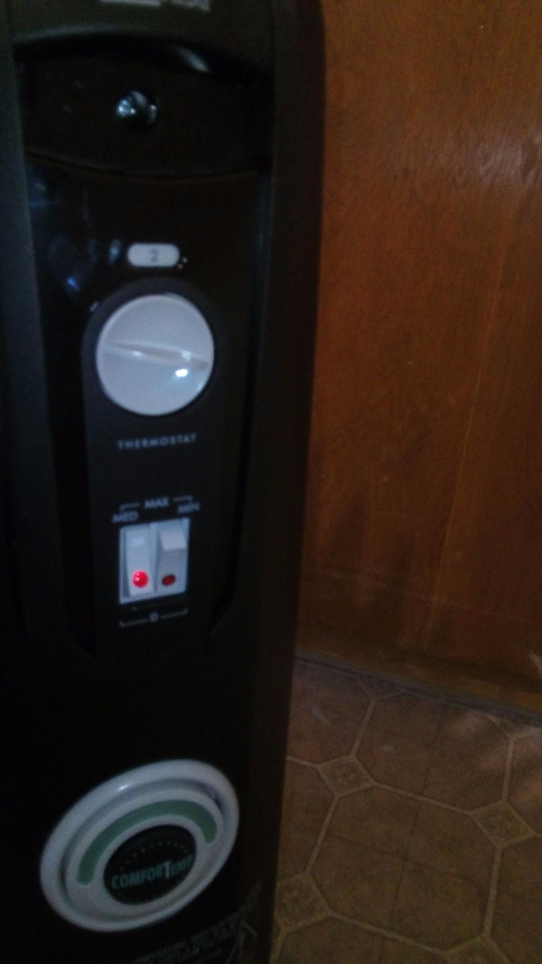 De'Longhi Oil Filled Radiator Heater, 1500W Electric Space Heater, EW7707CM customer photo 1