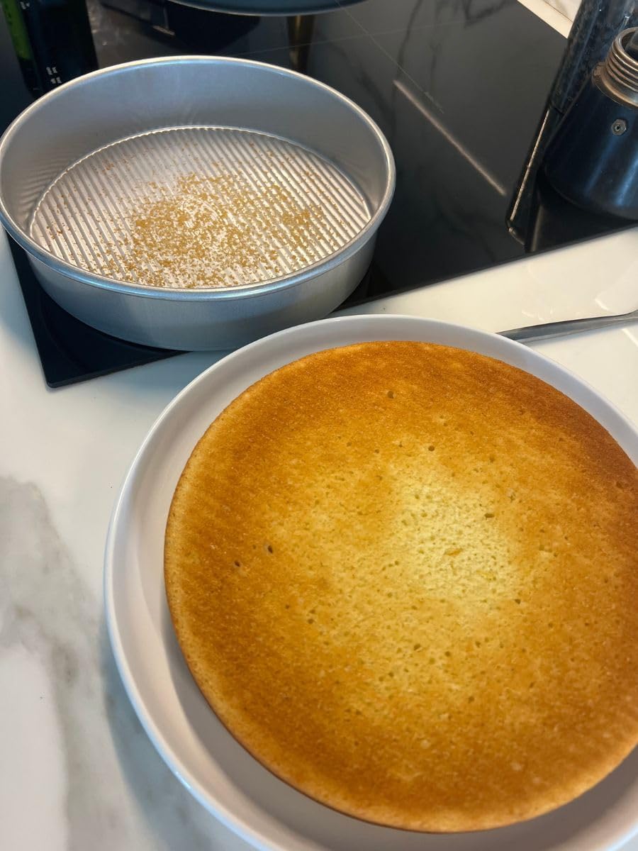 USA Pan Bakeware Nonstick Round Cake Pan, 9-Inch, Aluminized Steel customer photo 1
