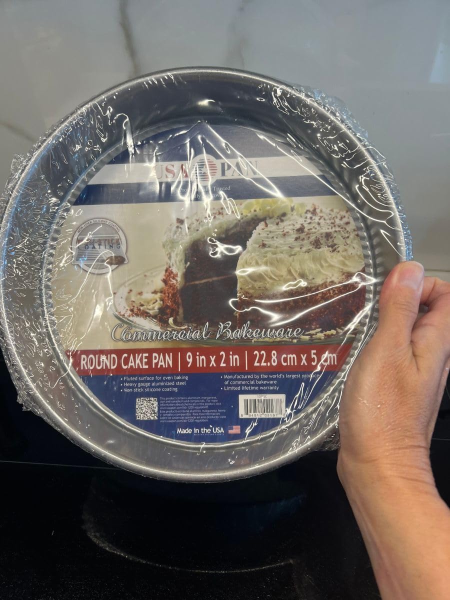 USA Pan Bakeware Nonstick Round Cake Pan, 9-Inch, Aluminized Steel customer photo 2