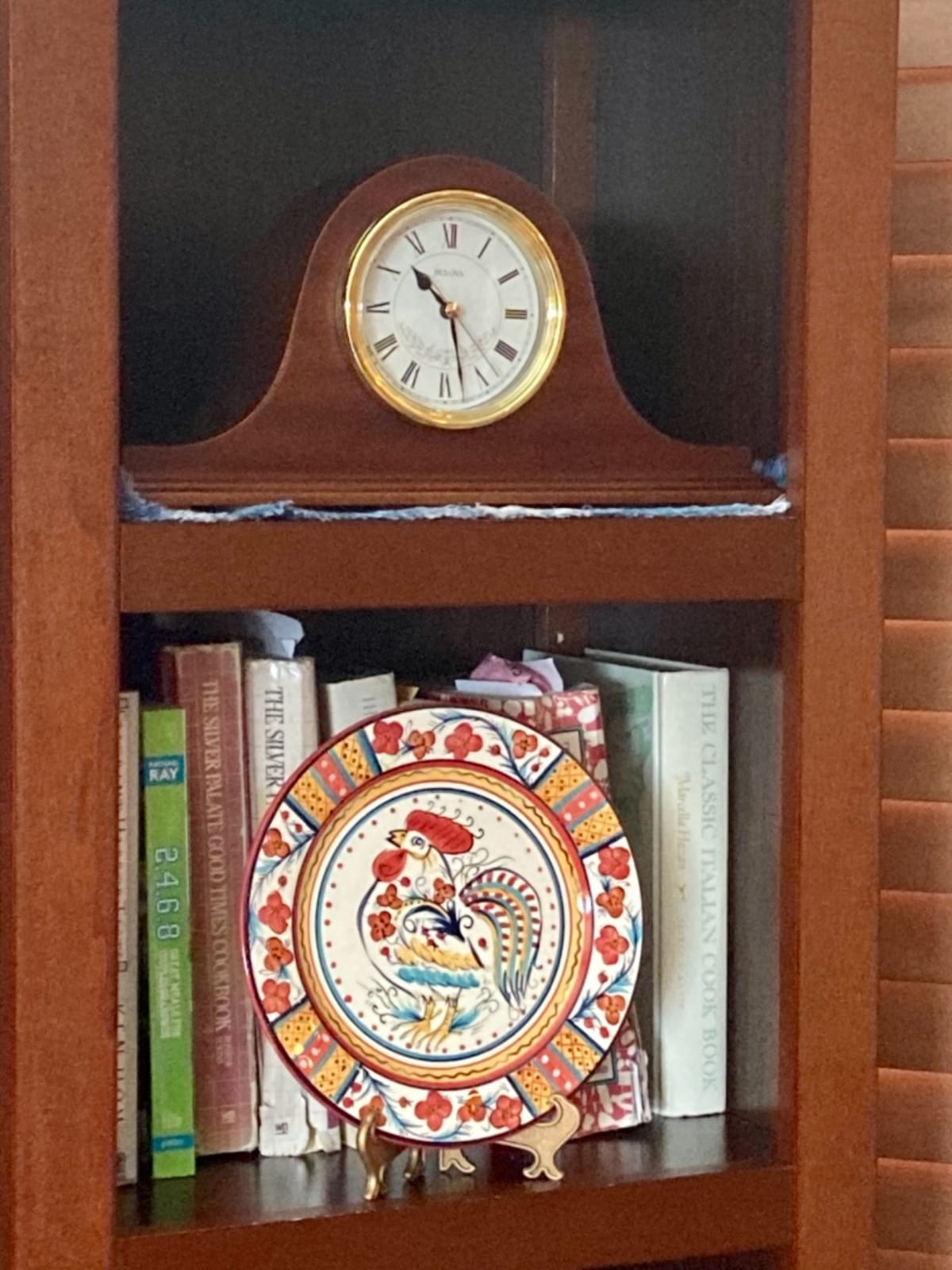 Bulova B1929 Bulova Annette I Chiming Mantel Clock, Model B1929 | Classic Mahogany Finish | Westminster Melody on the Hour | Battery Powered I Chiming Clock customer photo 1