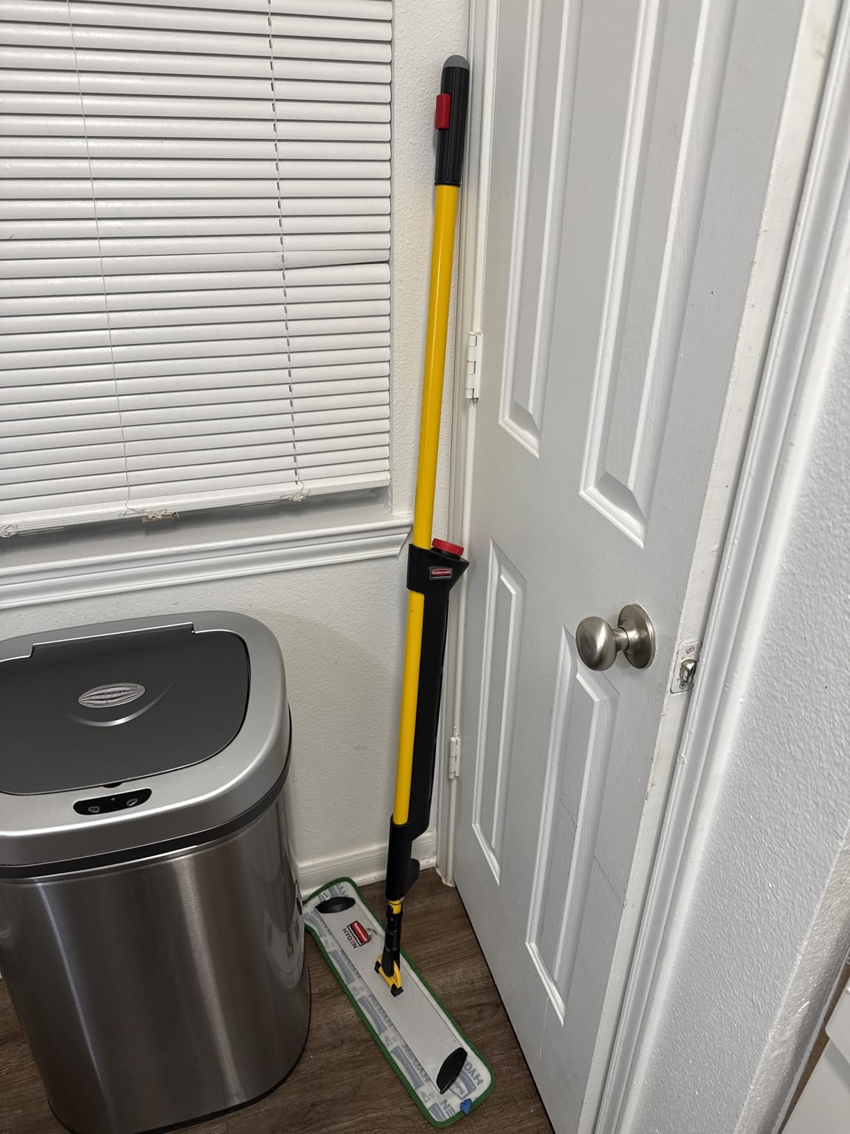 Rubbermaid Commercial Products HYGEN Pulse Single Sided Microfiber Spray Mop Kit for Hardwood/Tile/Laminated Floors Yellow Perfect for Kitchen/Lobby/Bathroom Cleaning customer photo 2