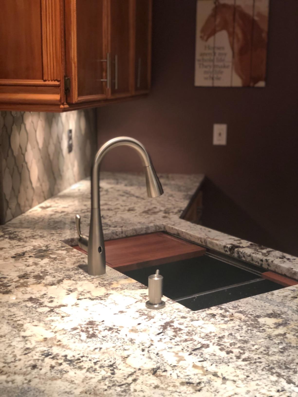 Ruvati 32-in Stainless Steel Undermount Workstation Kitchen Sink-RVH8300 | Soundproof Sink with Cutting Board & Accessories, Brushed Finish Hides Scratches, Single Bowl customer photo 1