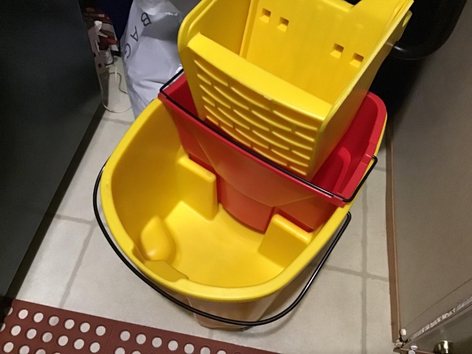 Rubbermaid Commercial Products WaveBrake 26 Qt. Side-Press Mop Bucket and Wringer Combo on Wheels, Yellow, for Professional/Industrial/Business Heavy-Duty Floor Cleaning/Mopping customer photo 2