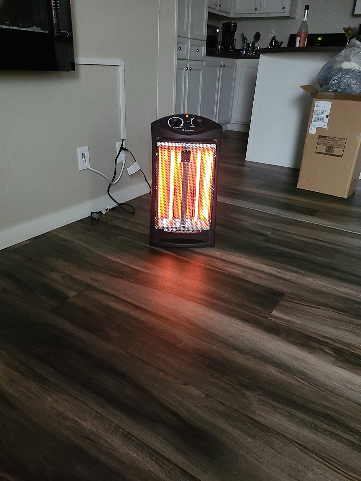 Comfort Zone CZQTV007BK 1,500-Watt Electric Quartz Infrared Radiant Tower Heater with 3 Heat Settings and Overheat Protection, Black customer photo 1