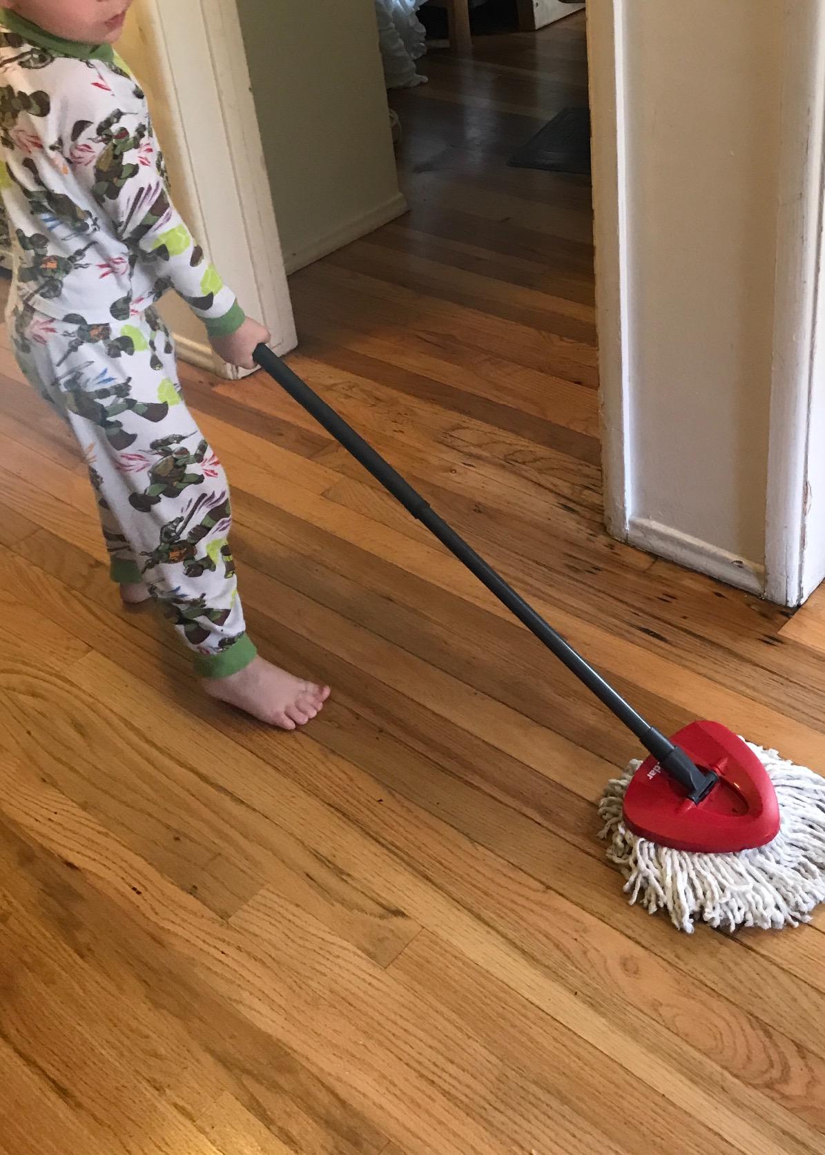 O-Cedar EasyWring Microfiber Spin Mop, Bucket Floor Cleaning System, Red, Gray, Standard | Clean Better with Reusable Washable Refills, Great for Hardwood, Tile, Laminate and More customer photo 2