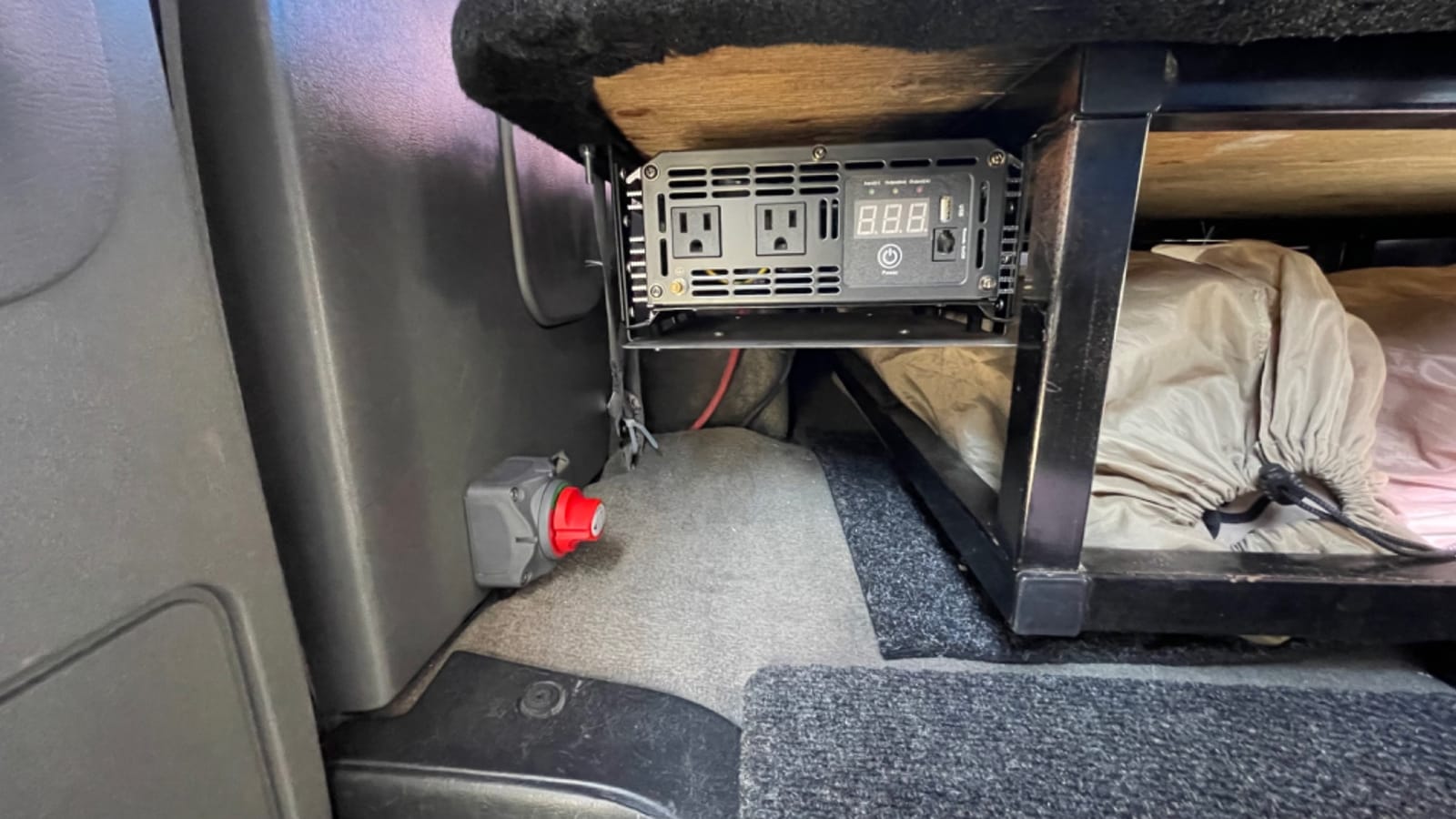 Renogy 200W 12V N-Type RV Solar Panel Kit with Adventurer 30A Controller | Adventurer 30A LCD PWM Charge Controller + Mounting Brackets for RVs, Boats, Trailers, Campers, Marine & Off-Grid Systems customer photo 1