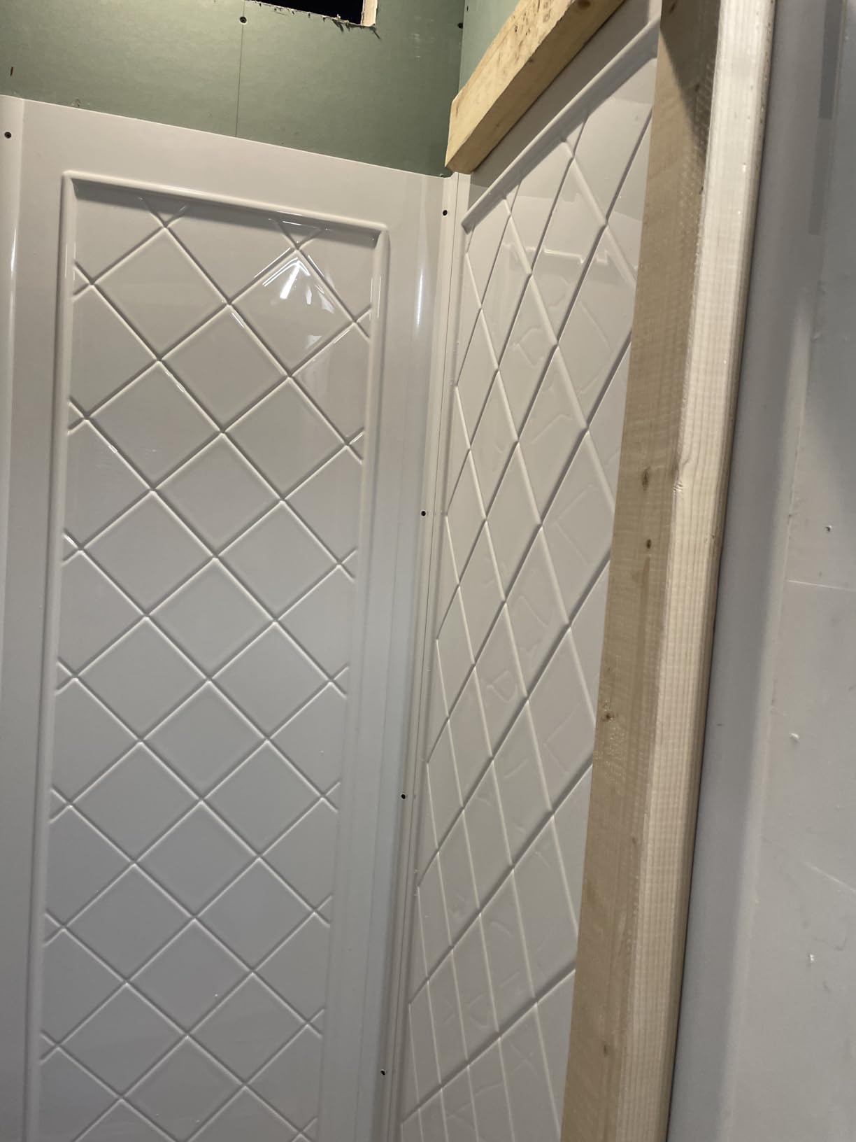 DreamLine 32 in. D x 48 in. W x 76 3/4 in. H Center Drain Acrylic Shower Base and QWALL-5 Backwall Kit In White, DL-6070C-01 customer photo 1