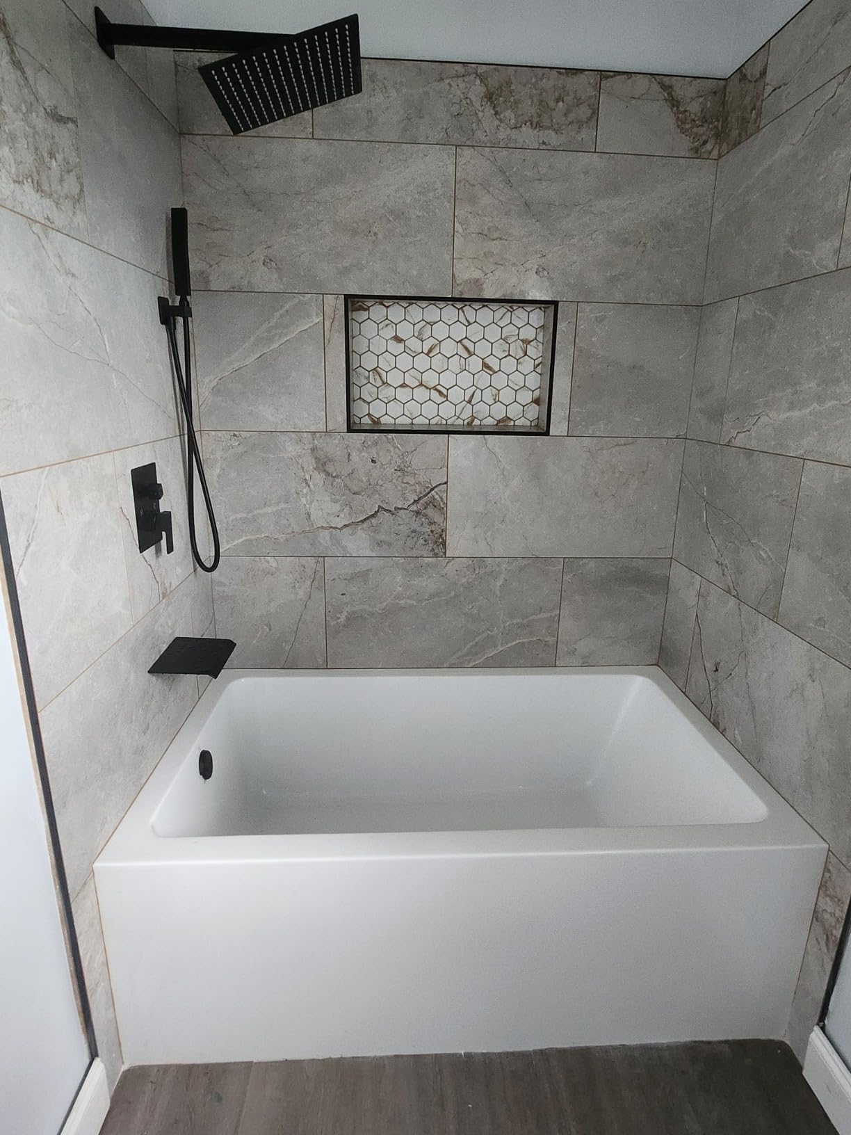 Kingston Brass Aqua Eden VTAP603622L 60-Inch Acrylic Alcove Tub with Left Hand Drain, White customer photo 1