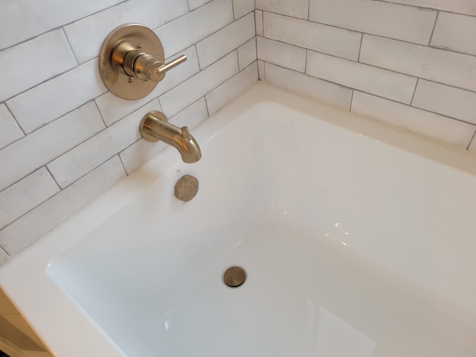 Kingston Brass Aqua Eden VTAP603622L 60-Inch Acrylic Alcove Tub with Left Hand Drain, White customer photo 2
