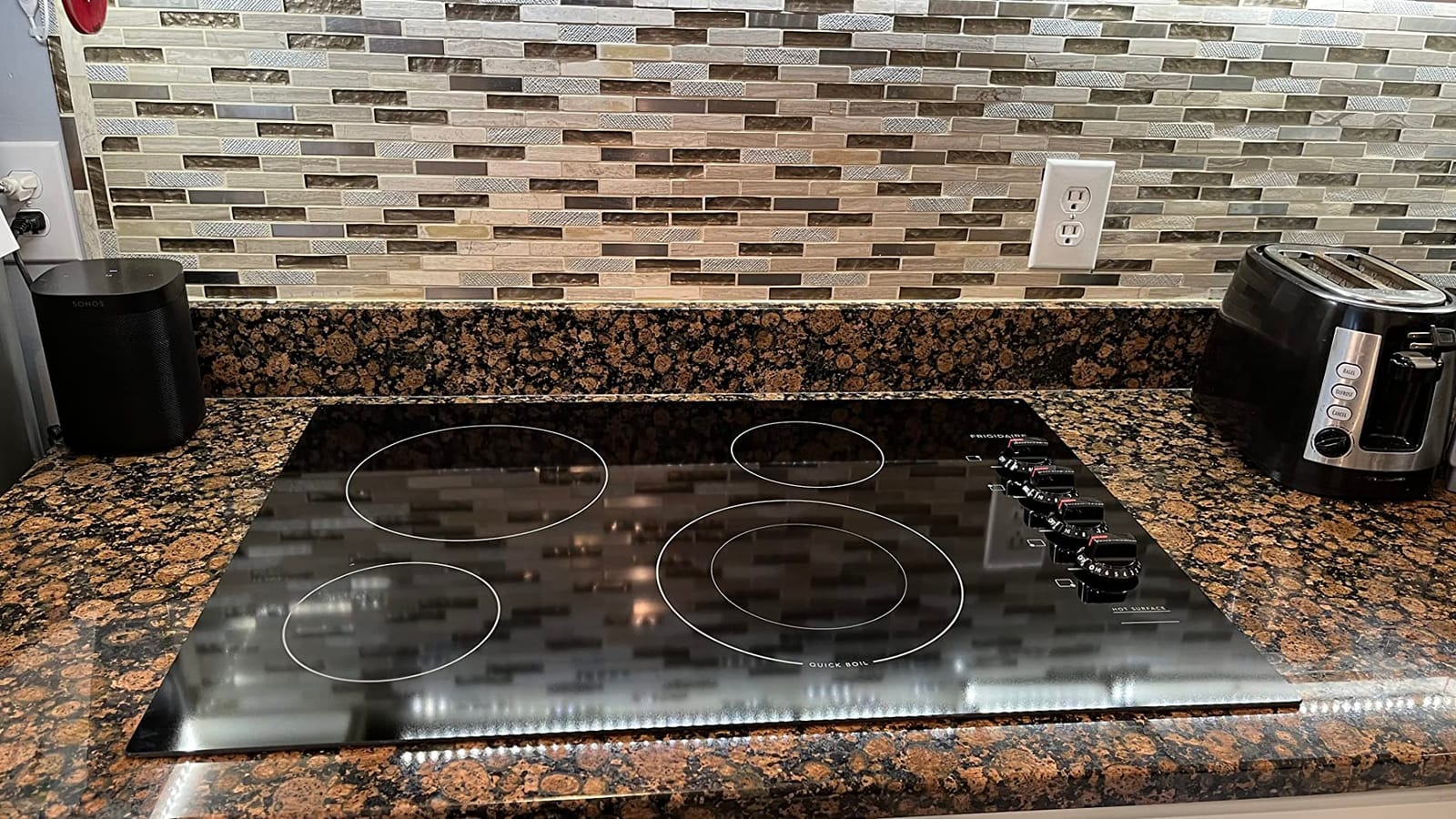 Frigidaire FFEC3025UB 30 Inch Electric Smoothtop Style Cooktop with 4 Elements in Black customer photo 1