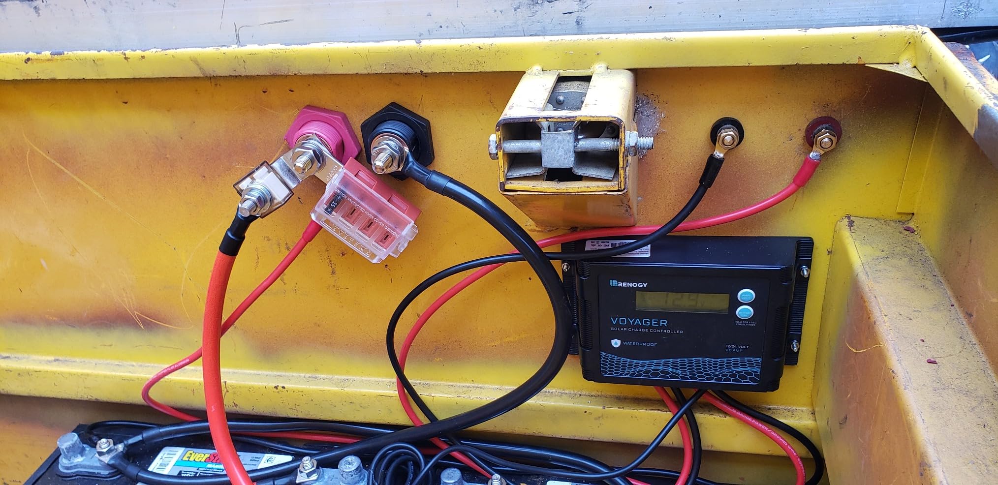 Renogy Voyager 20A PWM Solar Charge Controller IP67 12/24V for Marine | 55V PV input, AGM/Gel/Flooded (auto), Li (manual), overcharge/short protection, waterproof, positive ground, LCD, for Boats customer photo 2