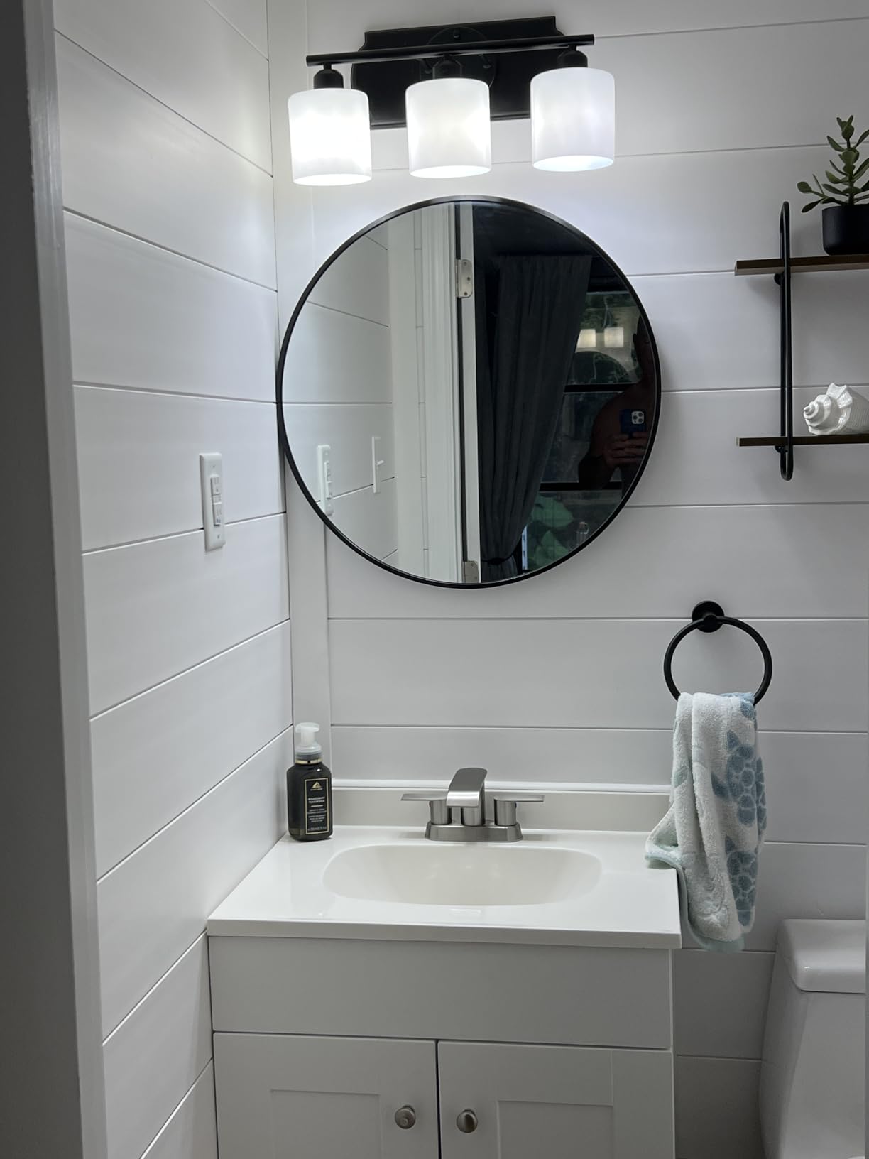 Oruii Round Mirror, 24 inch Black Circle Mirror, Matte Black Metal Frame | High Definition,Waterproof,Rust-resistant, Round Mounted Mirrors for Bathroom,Living Room,Bedroom,Hallyway,Vanity,Wall Décor customer photo 1