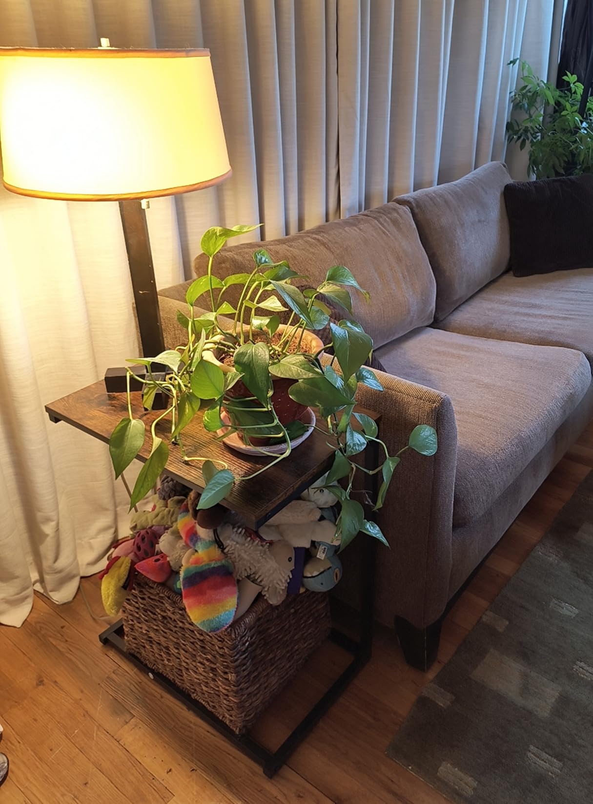 VASAGLE C Shape End Table for Couch or Sofa, Industrial Small Side Table customer photo 2