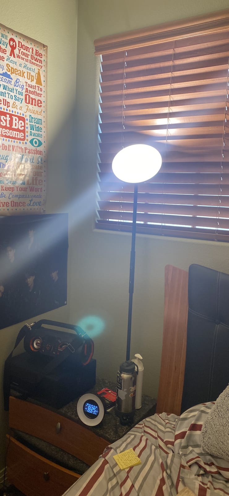 OUTON Floor Lamp, 30W/3000LM LED Modern Torchiere Sky Lamp, Super Bright Dimmable Standing Tall Lamp with 4 Color Temperatures, Remote Touch Control, 1 Hour Timer for Living Room Bedroom Office, Black customer photo 2