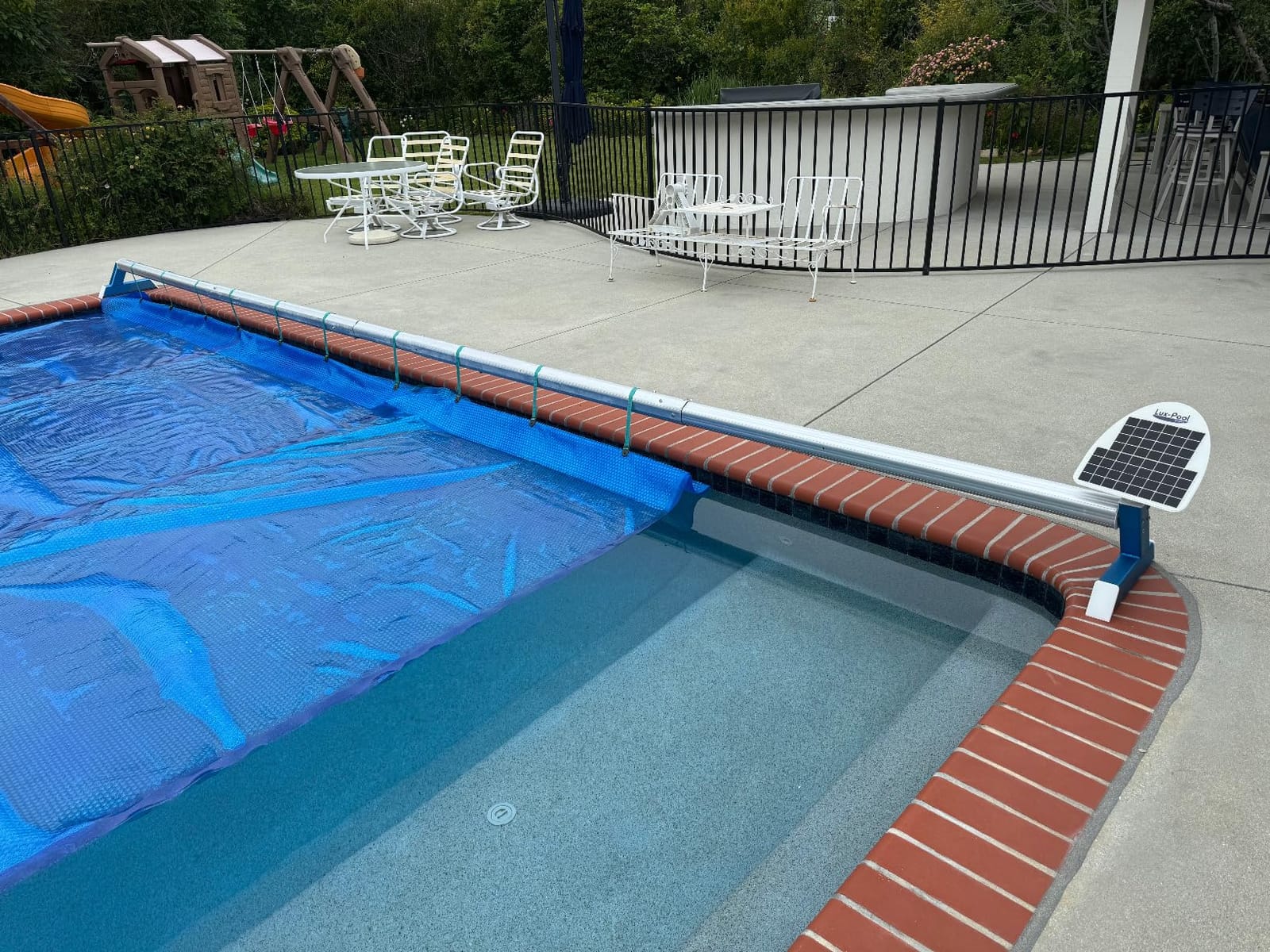 Automatic Motorized Solar Blanket Cover Reel/Roller for Pools up to 20x40' | Solar Battery Powered - Click-of-Button Simple Operation customer photo 1