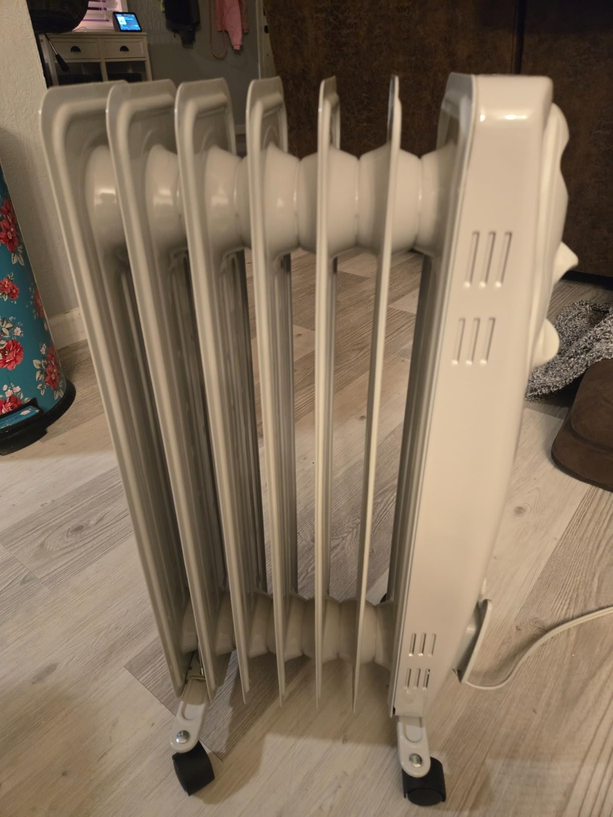 PELONIS Radiator Heater for Large Space, Electric Oil Filled Radiator, 1500W, PHO15A2AGB customer photo 1