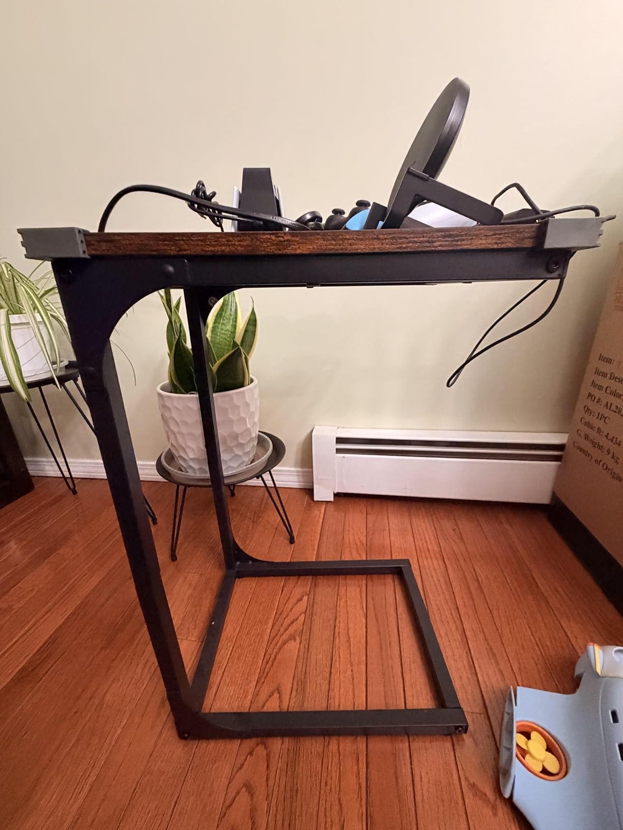 VASAGLE C-Shaped End Table, Small Sofa Side Table with Metal Frame customer photo 1