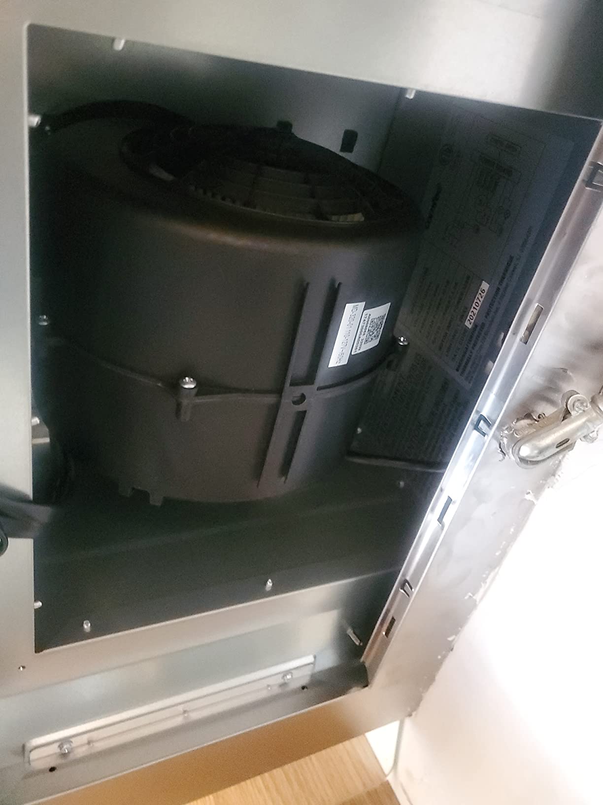 COMFEE' 30 Inch Wall Mount Range Hood, 450 CFM Ductless/Ducted Convertible | Island Range Hood 3-Speed Exhaust Fan, Curved Glass Stainless Steel Kitchen Vent Hood, 2 Baffle Filters, 2 LED Lights customer photo 1