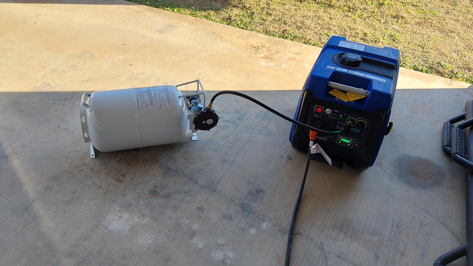 Westinghouse 5000 Peak Watt Super Quiet Dual Fuel Portable Inverter Generator, Remote Electric Start, Gas & Propane Powered, RV Ready 30A Outlet, Parallel Capable, Blue/Black customer photo 1