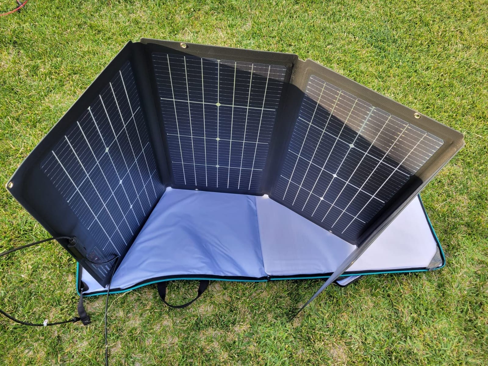 EF ECOFLOW 220W Portable Solar Panel, Bifacial Design, IP68 Waterproof | Up to 25% Conversion Efficiency N-Type Solar Cell, with Adjustable Kickstand, Foldable Bifacial Solar Panel for Camping RV customer photo 1