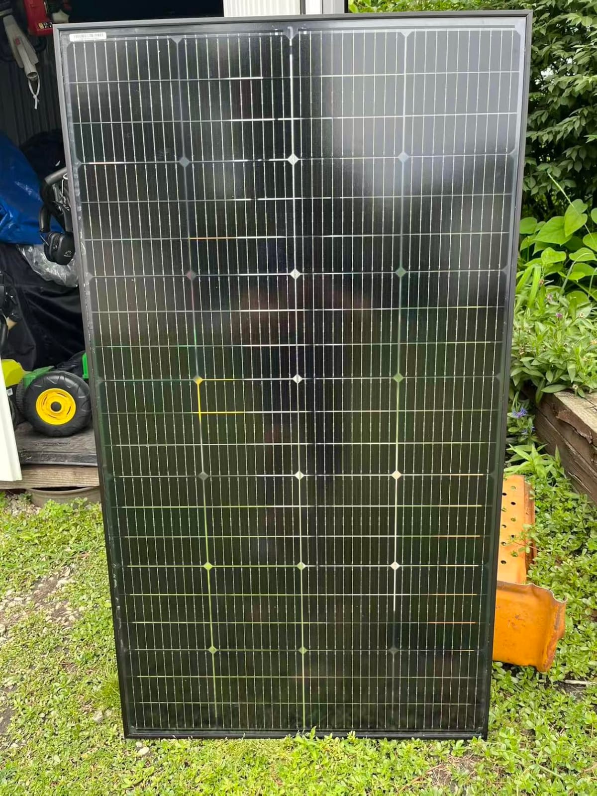 JJN 100 Watt Solar Panels, 10BB Monocrystalline 12V 100W Solar Panel, 23% High Efficiency PV Module Power Charger for RV, Home, Farm, Boat, Caravan and Off-Grid Applications customer photo 1