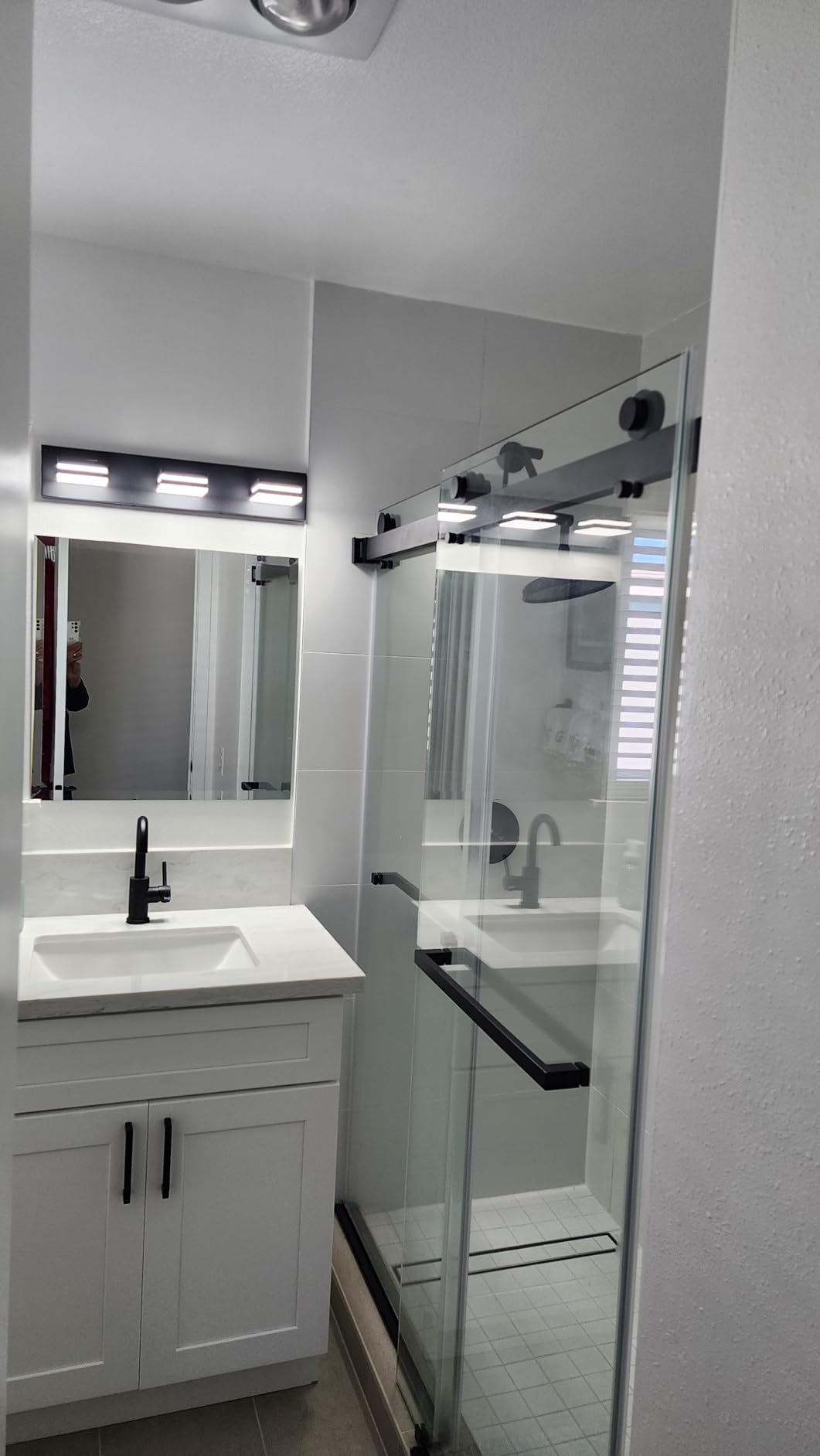 SineRise LED Modern Bathroom Vanity Light Fixtures, Modern Acrylic Bathroom Wall Lighting Fixtures Over Mirror, 3-Light, 24-Inch customer photo 2