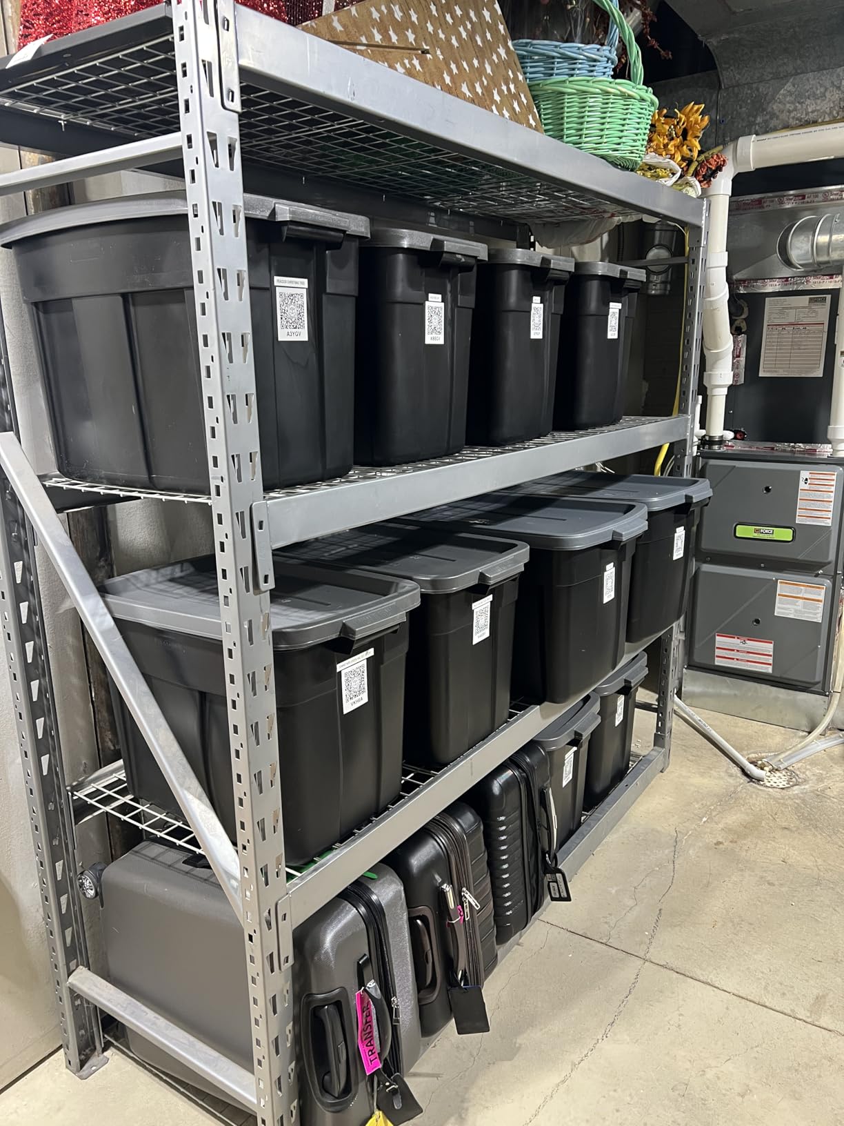 Rubbermaid Roughneck Tote Durable 18 Gallon Stackable Plastic Storage Containers with Lids and Easy Carry Handles, Pack of 6, Black/Cool Gray customer photo 2