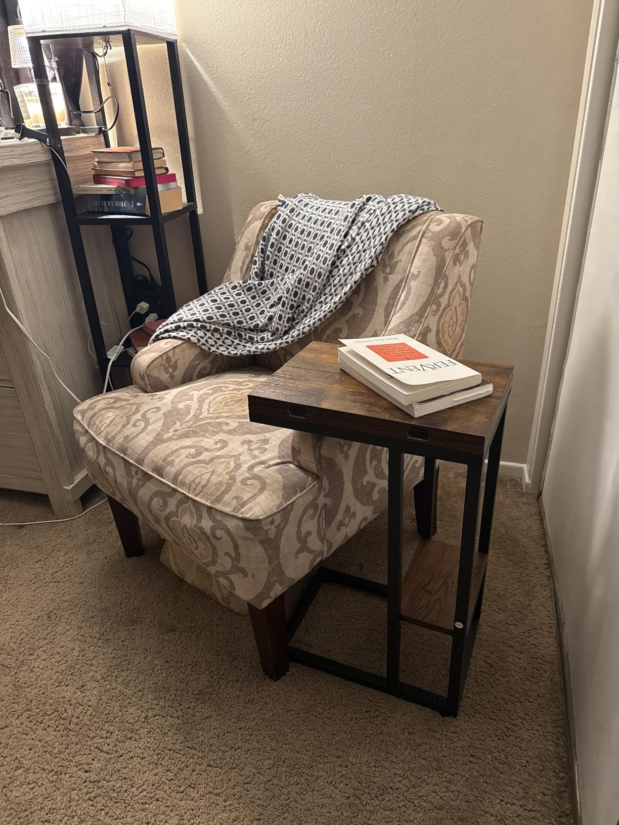 HOOBRO Foldable C Shaped End Table, C Shaped Side Table with Storage Shelf, Slide Under Couch Table for Sofa, Small Spaces, for Living Room, Bedroom, Easy Assembly, Rustic Brown BF29SF01 customer photo 1