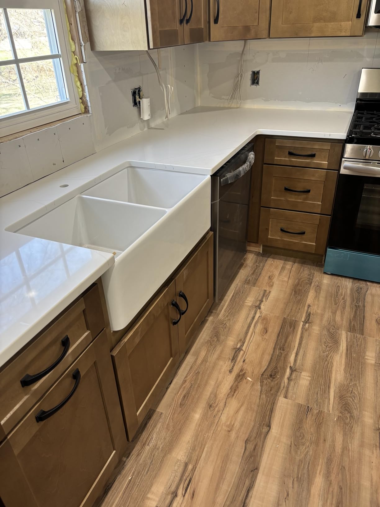 Miuara Double Bowl Farmhouse Sink 33