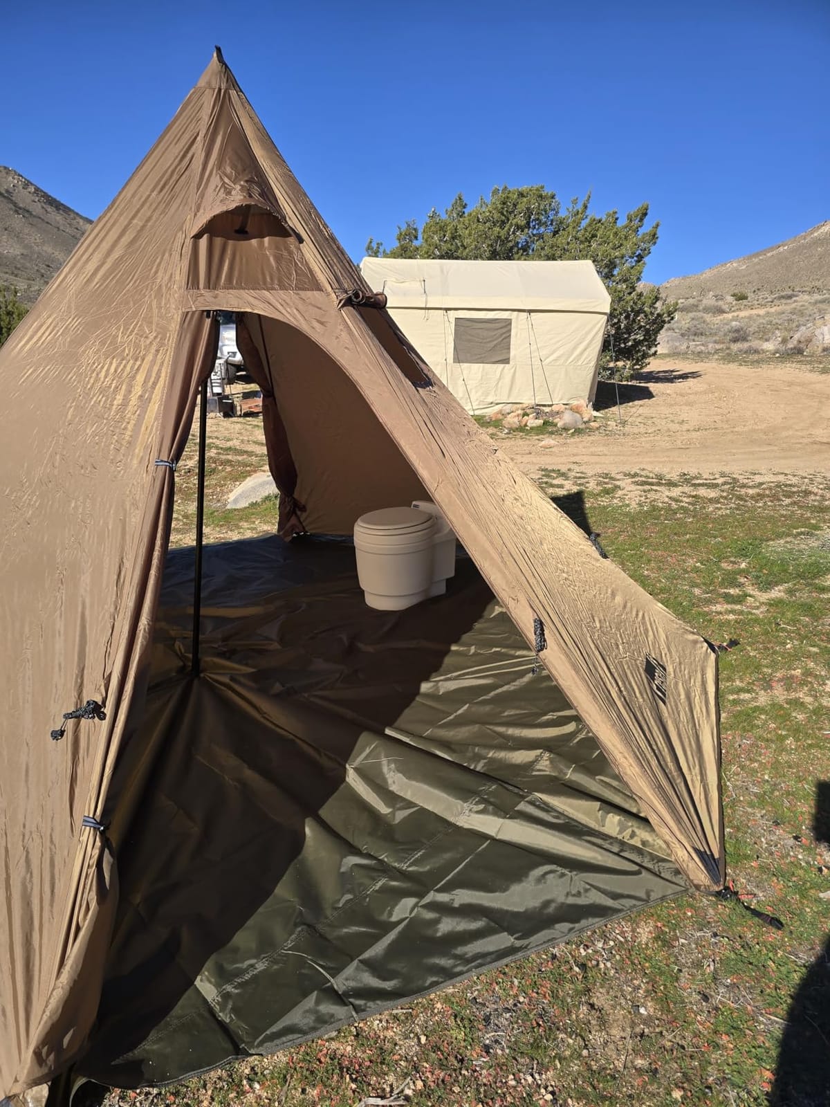 Laveo Dry Flush Toilet - Waterless, Portable, Self Contained customer photo 2
