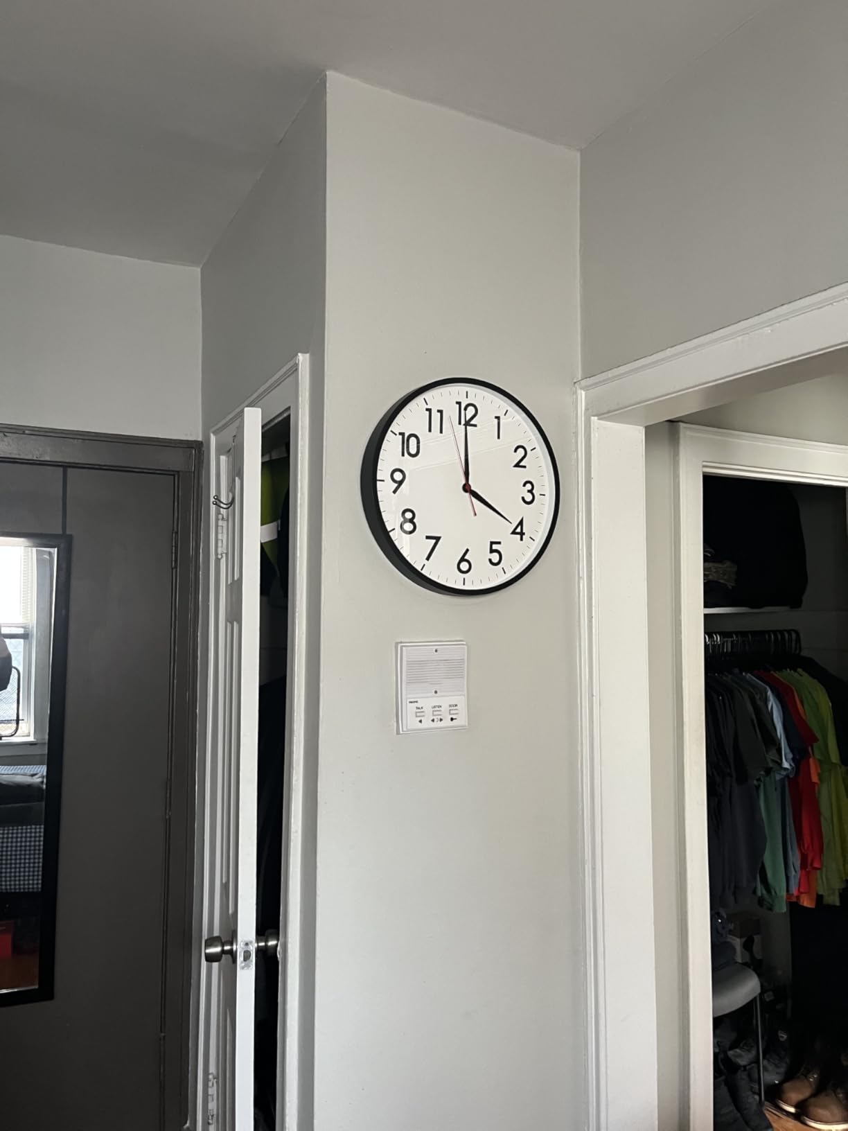 AKCISOT 16 Inch Wall Clock, Silent Battery Operated Analog Clock, Black | Large Size | Living Room | Kitchen | Classroom | Office | Easy to Read Numbers customer photo 1