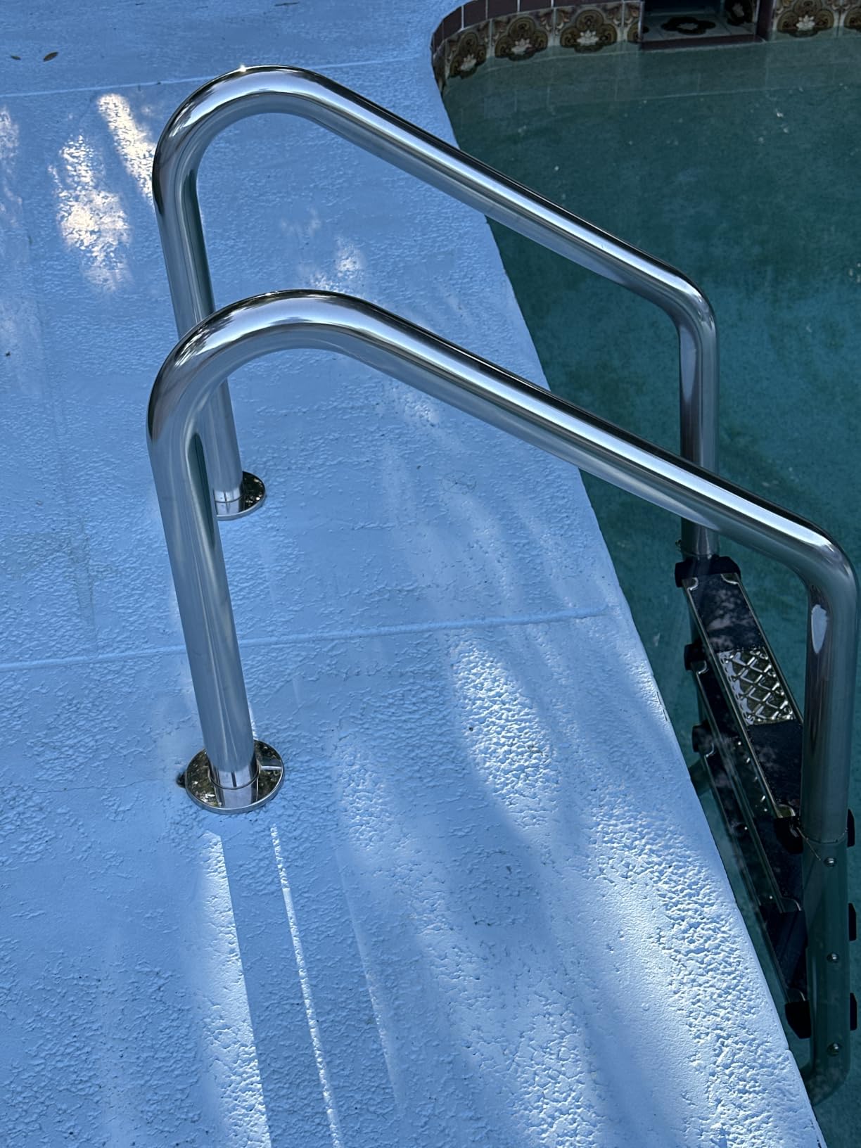 IRONMAX 3-Step Stainless Steel Swimming Pool Ladder for Inground Pools, 265 LBS Capacity, Non-Slip Treads customer photo 1