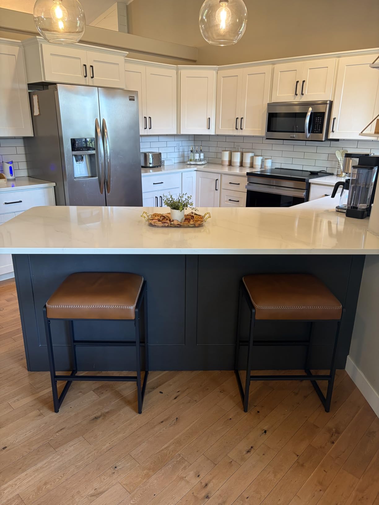 VASAGLE Bar Stools Set of 2, Counter Height, PU Leather, 26-Inch | Mid-Century Modern Bar Stool with Stitching, Kitchen, Home Bar, Dining Room, Caramel Brown, EKHO Collection ULBC086K01 customer photo 1