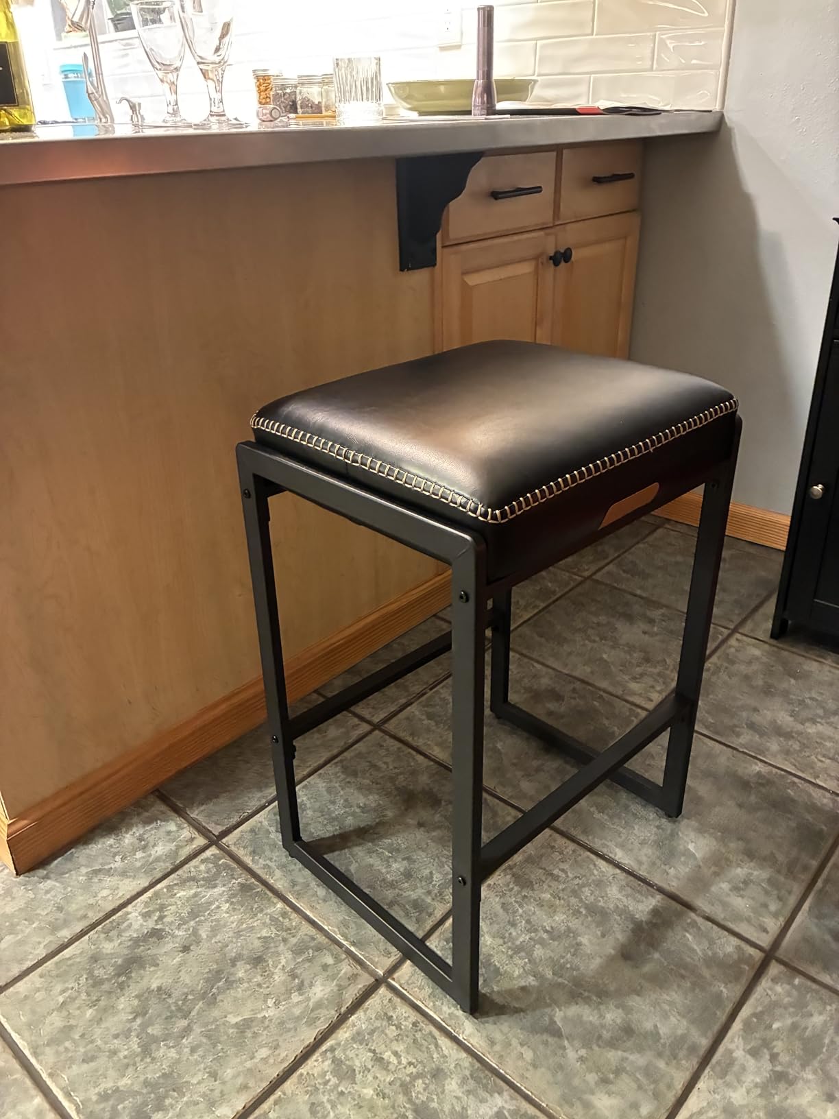VASAGLE Bar Stools Set of 2, Counter Height, PU Leather, 26-Inch | Mid-Century Modern Bar Stool with Stitching, Kitchen, Home Bar, Dining Room, Caramel Brown, EKHO Collection ULBC086K01 customer photo 2