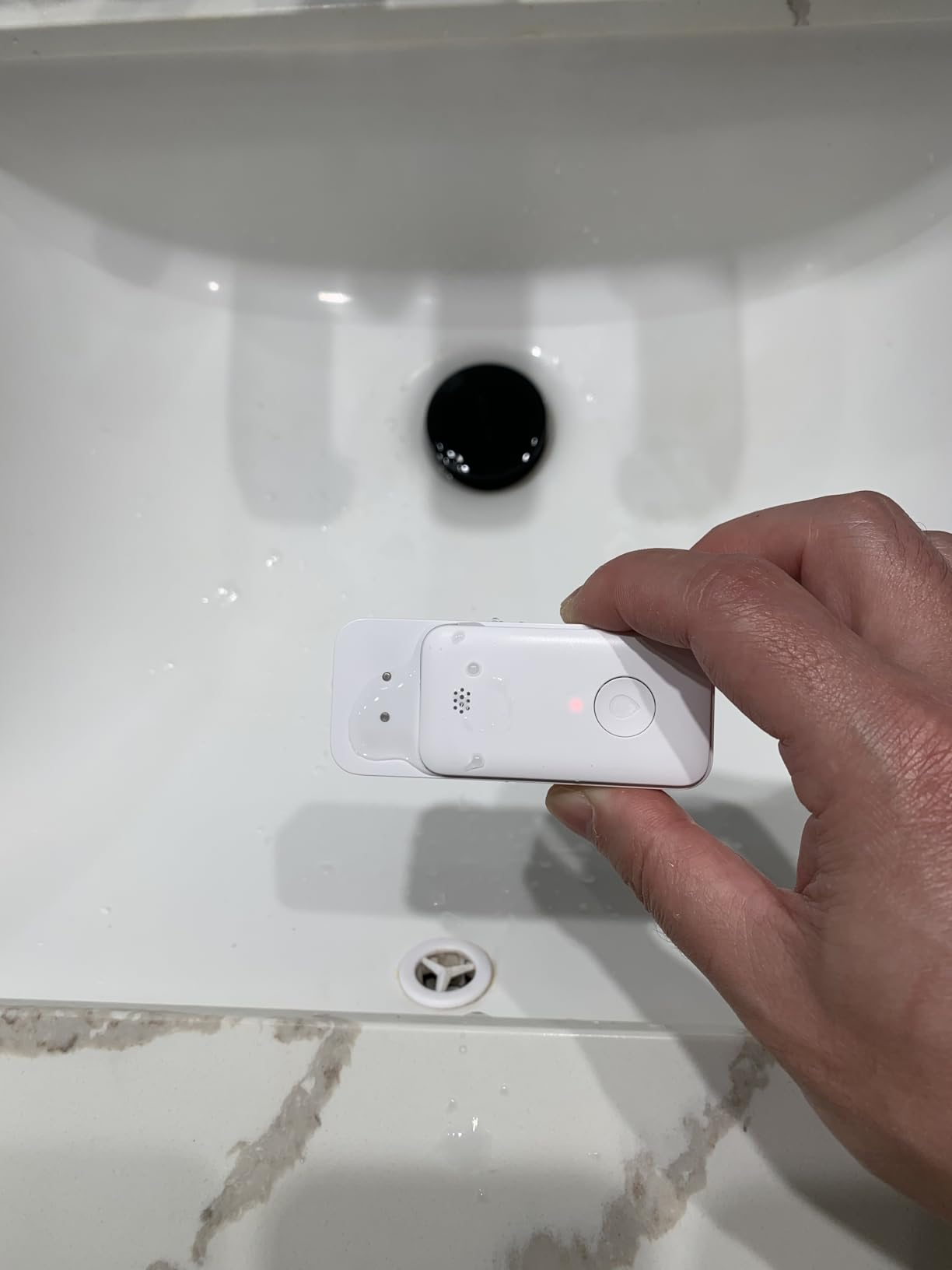 SwitchBot WiFi Water Sensor, Smart Water Leak Detector, 100dB Adjustable Alerts & App Alerts, IP67 Waterproof, Wireless Detector for Kitchen, Bathroom, Basement, No Hub Required (Support 2.4G) customer photo 2