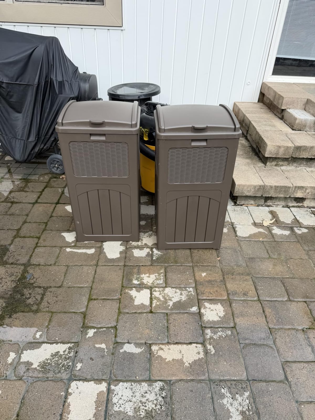 Flamaker 30 Gallon Trash Can, Resin Outdoor Garbage Can with Lid | Waterproof Hideaway Patio Waste Bins for Outside Use customer photo 2
