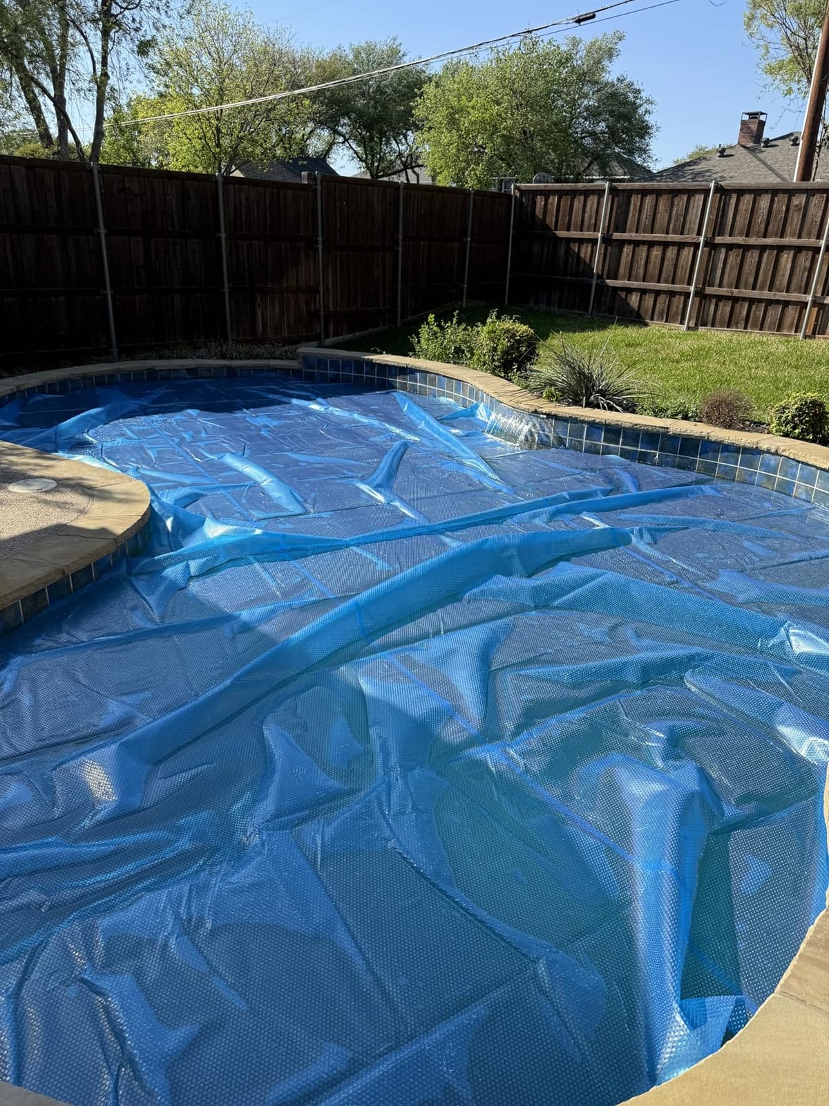 VEVOR Solar Pool Cover, 24 x 12 ft Rectangle Solar Cover 12 mil for Pools, Inground Above Ground Swimming Pool Solar Blanket with Bubble, Heat Retaining Solar Covers Blue customer photo 1