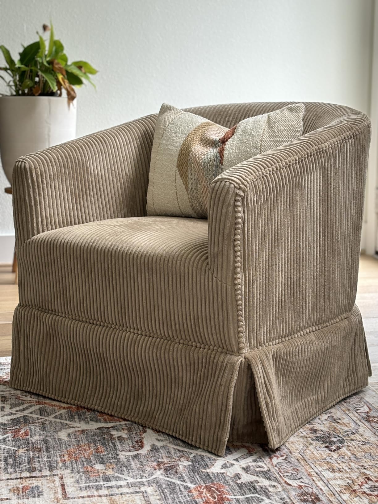 Swivel Accent Chair, Barrel Chair with Skirted Base, Brown | Linen Upholstery, 360° Swivel, Curved Barrel Design, High-Density Foam Cushion, 350 LBS Weight Capacity customer photo 2