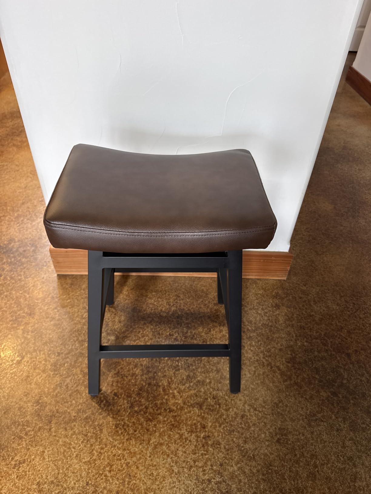 Raynesys 24 Inche Bonded Leather Counter Height Bar Stools Set of 2 Curved | Barstools with Curved Bonded Leather Seats & Heavy Duty Metal Legs for Kitchen Counter, Easy Assembly, All Black customer photo 1