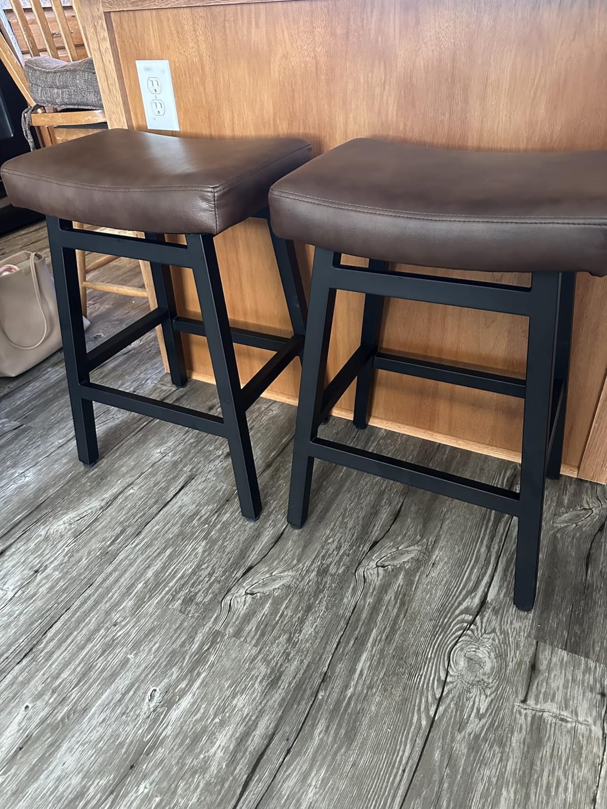 Raynesys 24 Inche Bonded Leather Counter Height Bar Stools Set of 2 Curved | Barstools with Curved Bonded Leather Seats & Heavy Duty Metal Legs for Kitchen Counter, Easy Assembly, All Black customer photo 2
