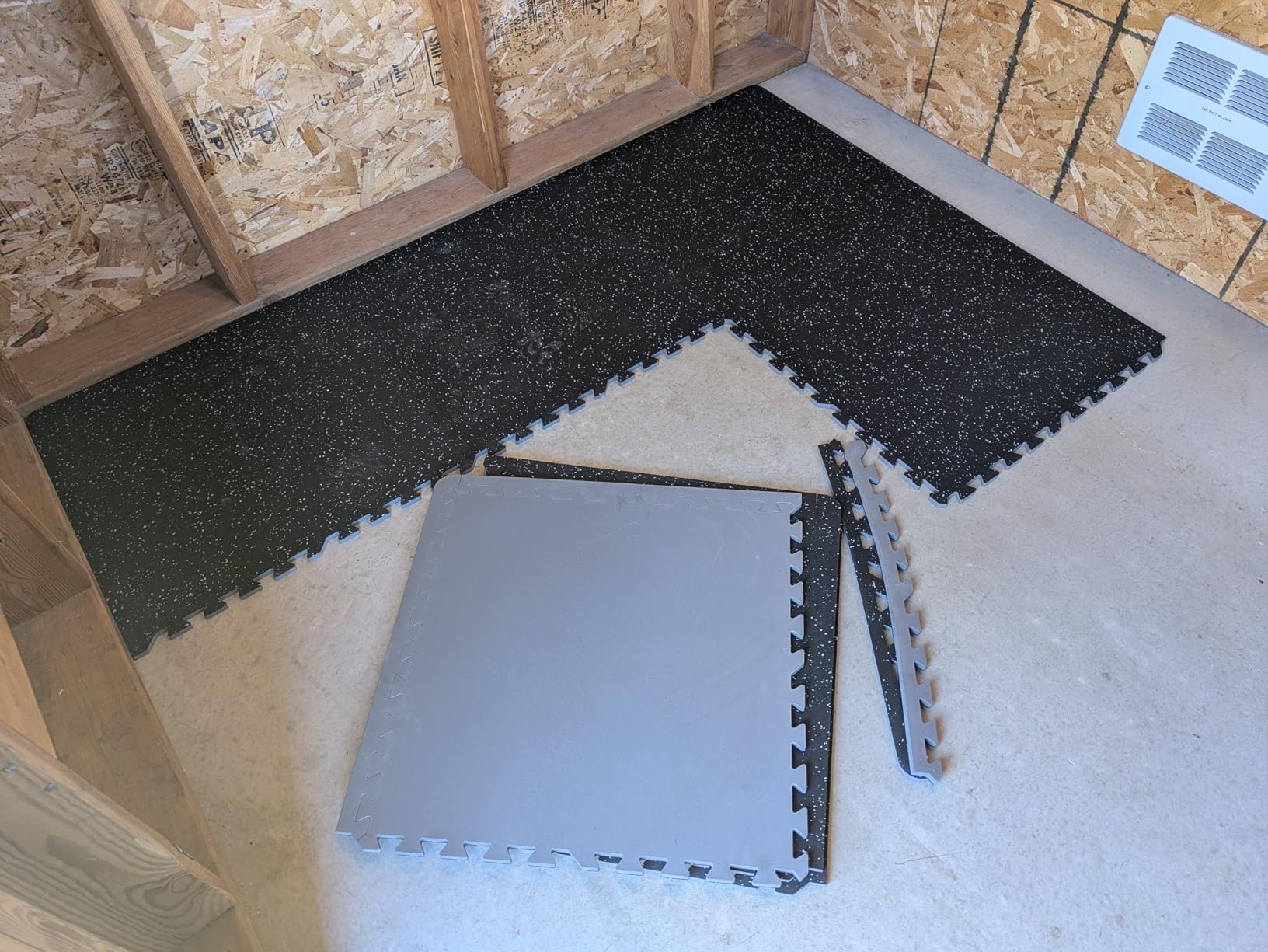 HAPBEAR 0.56'' Thick 12 Pcs 48 Sq Ft Exercise Equipment Mats - High-Density Rubber Top EVA Foam Interlocking Mats, 24x24in Tiles, Heavy-Duty Treadmill Mat for Hardwood Floors, Home Gym Mat customer photo 1