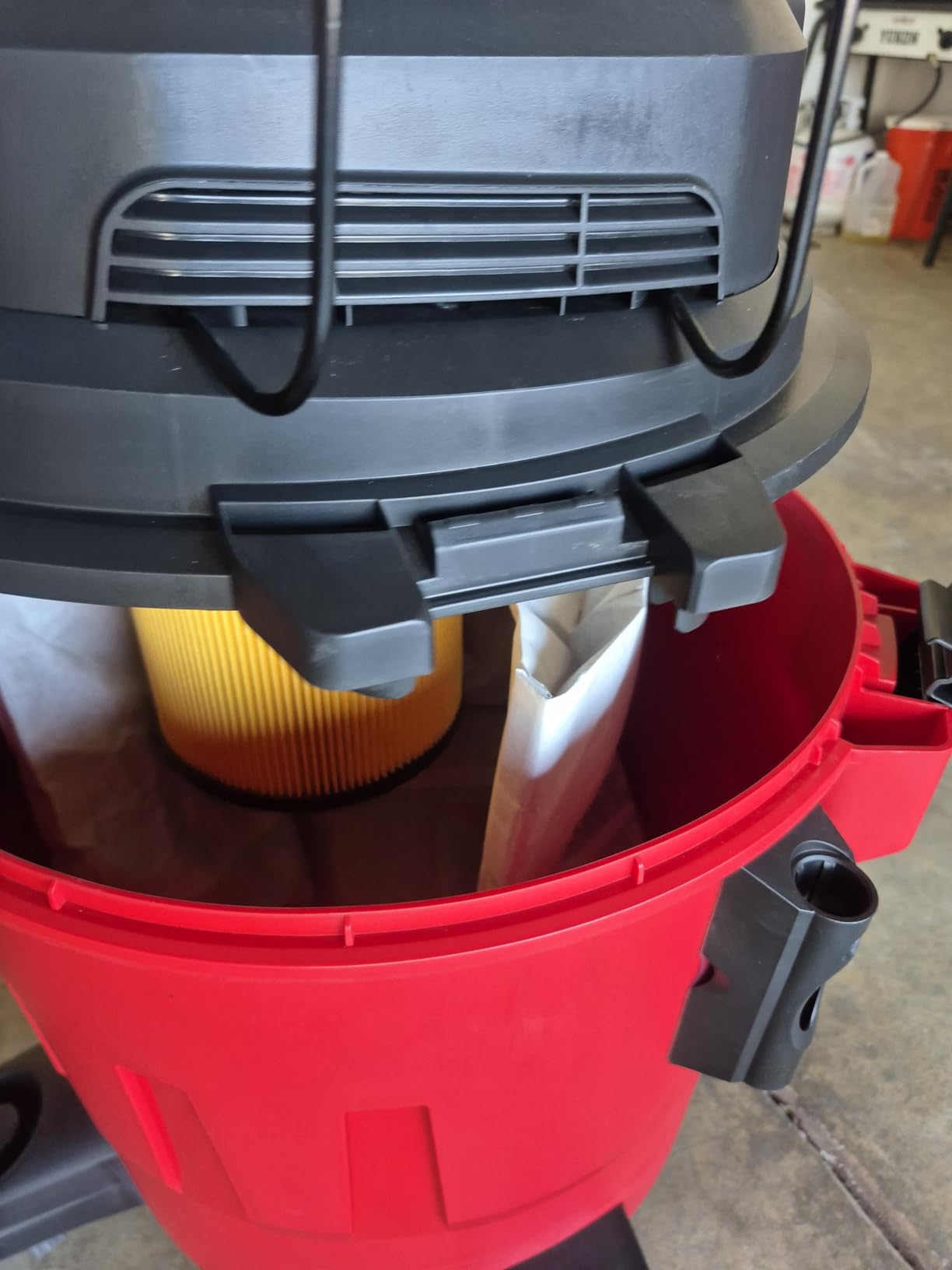 Vacmaster VJH1612PF 1101 16 Gal 6.5 Peak HP Heavy-Duty Wet/Dry Vac Red customer photo 2